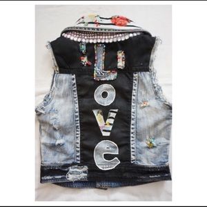Cut short denim vest